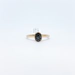 Anillo Oval con Diamantes Negros
