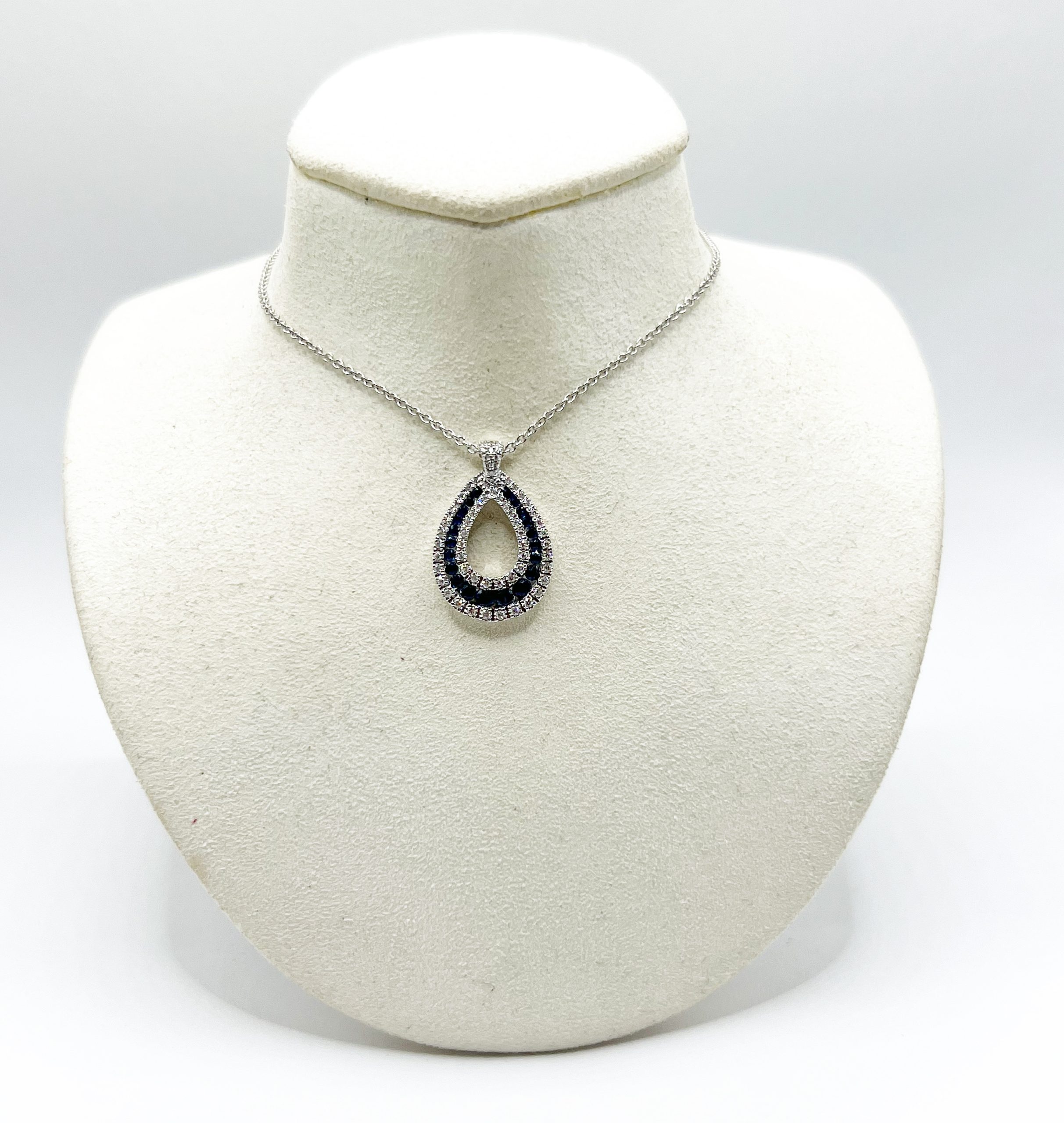 Collar Gota de Zafiro con Diamantes