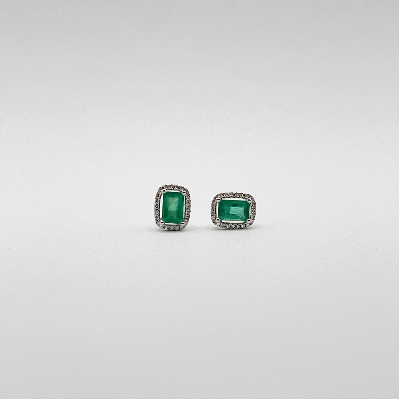 Aretes Cuadro Esmeralda Con Halo De Diamantes