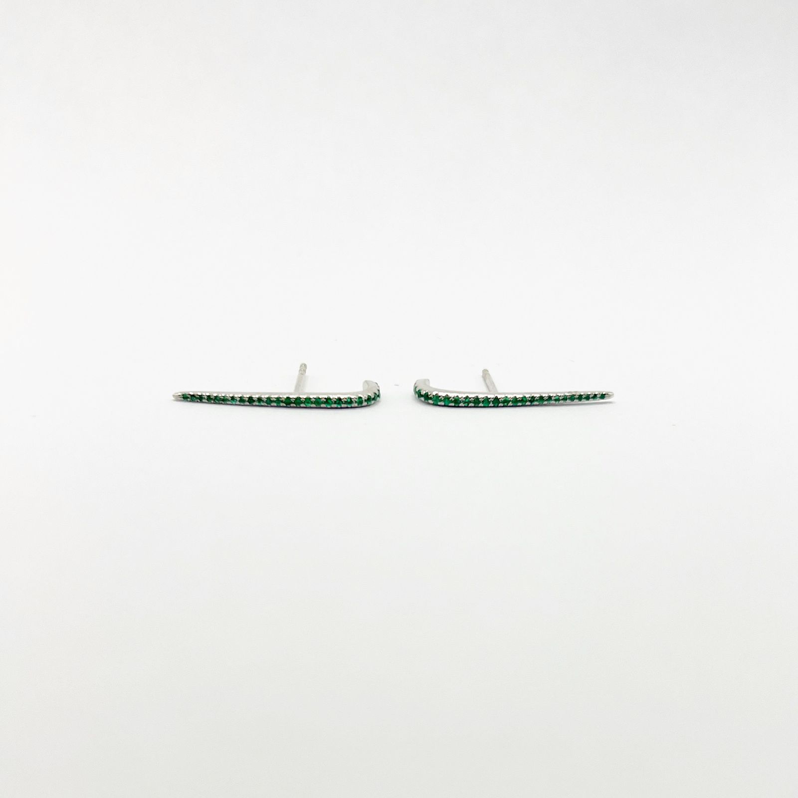 Aretes Bar Post Cuff De Esmeralda