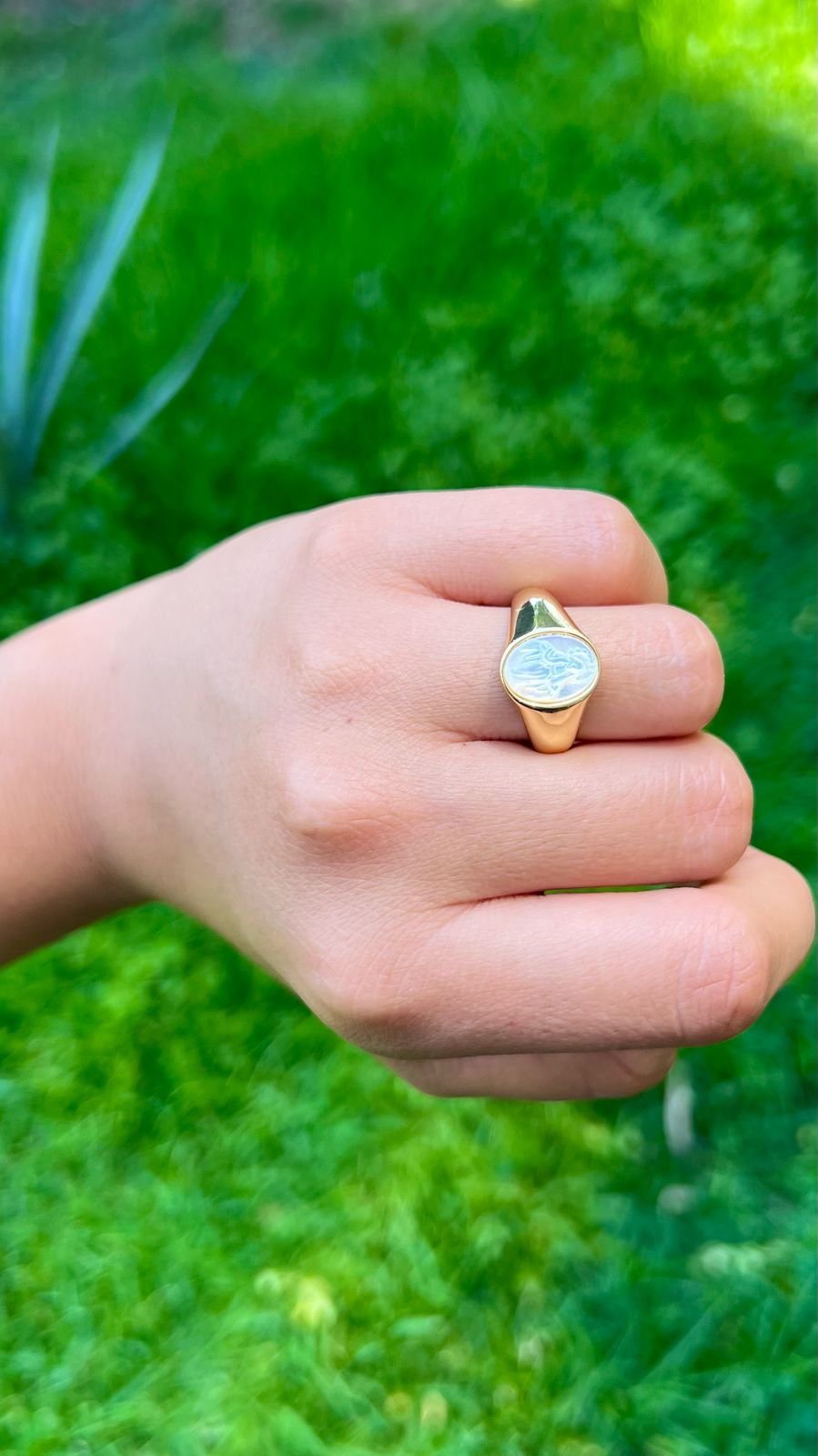 Anillo Ajustable Con Virgen Milagrosa De Madre Perla