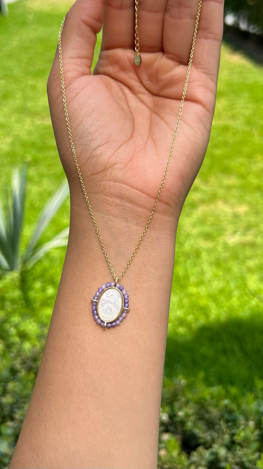 Cadena Con Dije Virgen Milagrosa y Amatista