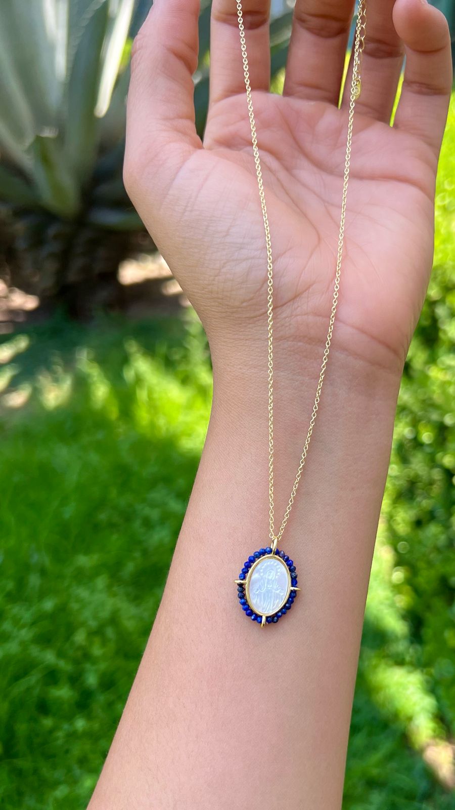 Cadena Con Dije Virgen Milagrosa y Zafiro